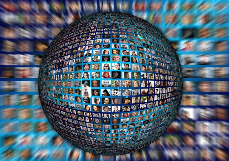 Human-Connected_Pixabay